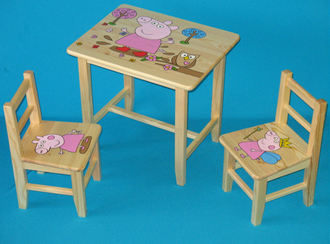 Obrázok z Detský drevený stôl so stoličkami - Prasiatko Pepina
