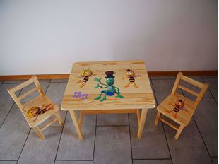 Obrázok Detský drevený stôl so stoličkami s potlačou - Včielka Mája