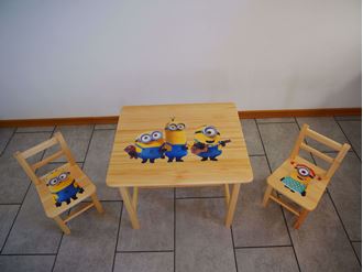 Obrázok z Detský drevený stôl so stoličkami s potlačou - Mimoni 2