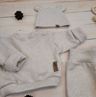 Obrázok z Pletená dojčenská sada 3D, svetrík, tepláčky + čiapočka, piesková