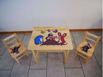 Obrázok z Detský drevený stôl so stoličkami s potlačou - Krtko a jeho kamaráti